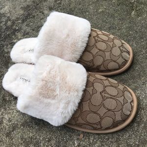 coach fluffy slippers